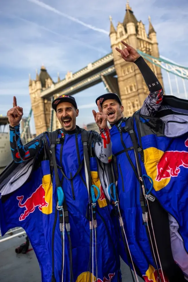 Marco Fuerst y Marco Waltenspiel hicieron el salto más complejo de su carrera en Londres. Foto: Joerg Mitter / Red Bull Content Pool.