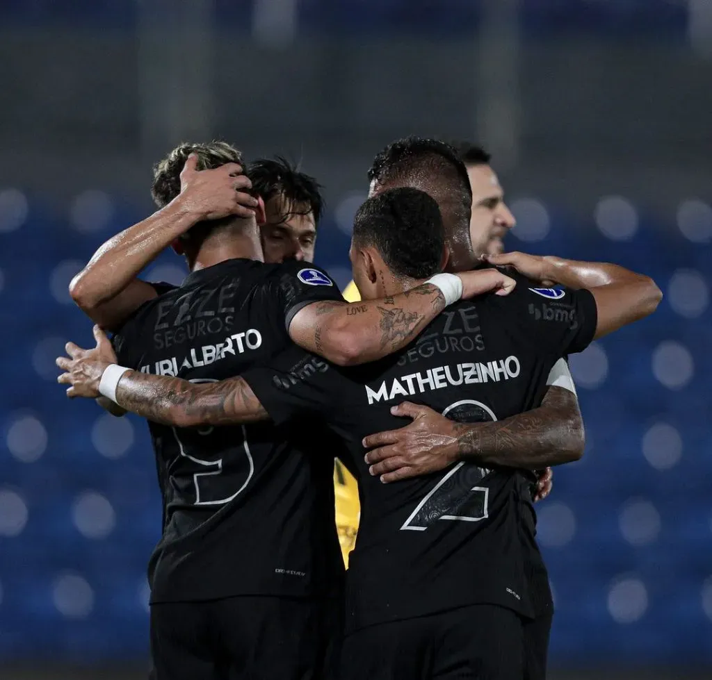 Jogadores comemoram vitória contra o Nacional | foto: rodrigo coca/ag.corinthians