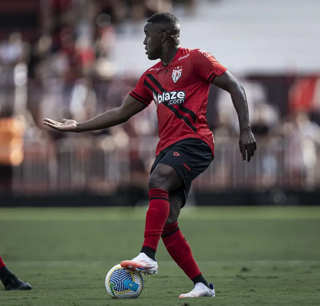 Campbell fue capitán en Goianiense (Goianiense).