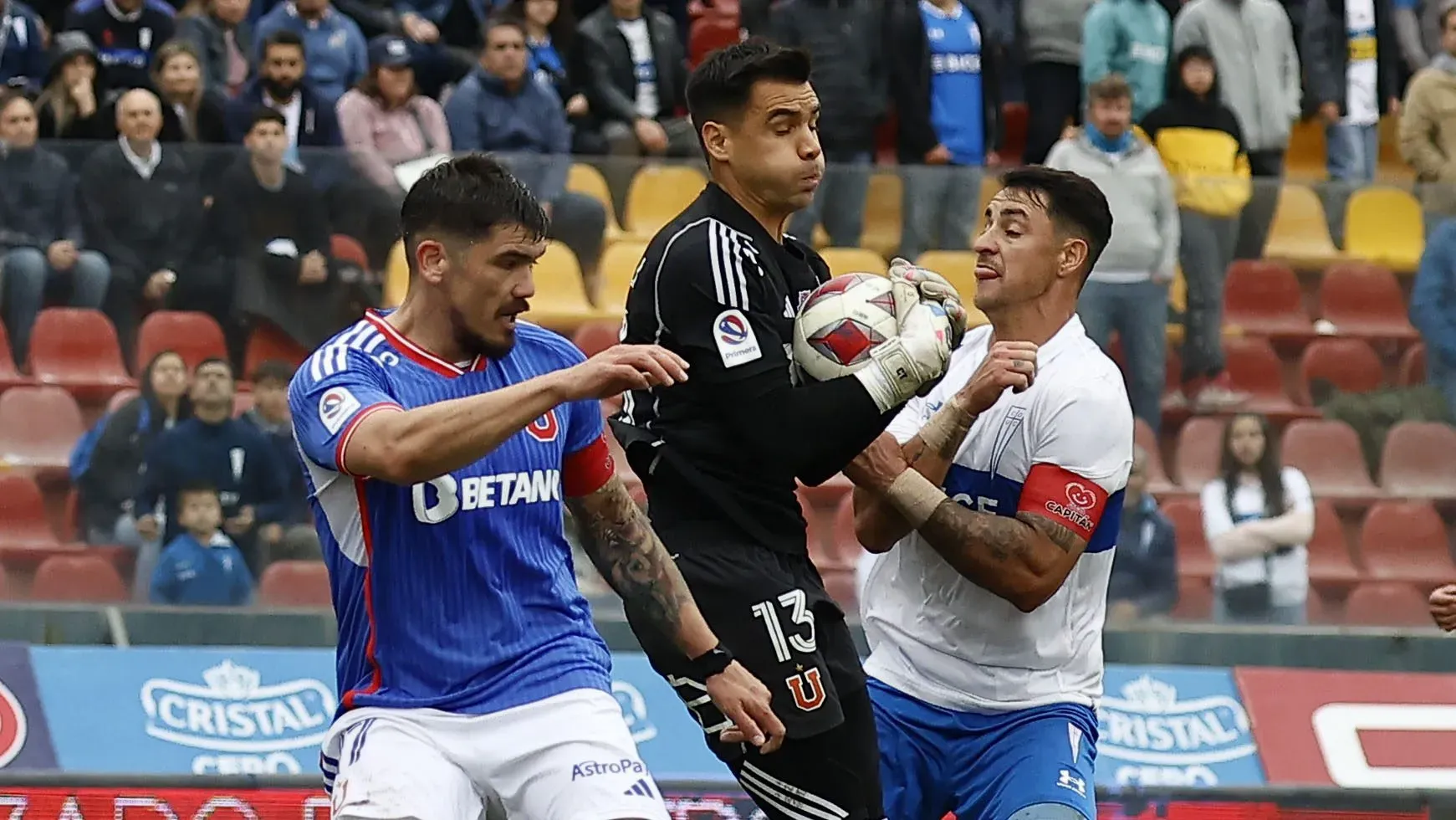 Toselli jugando por la U vs. Universidad Católica en 2023 (Photosport)