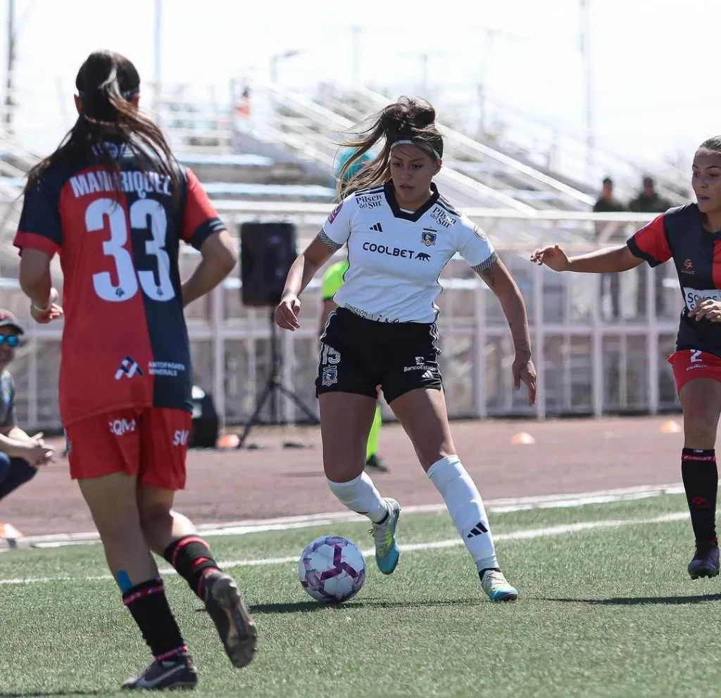 Anaís Cifuentes en el partido de Colo Colo femenino vs Deportes Antofagasta. (Foto: colocolofemenino)