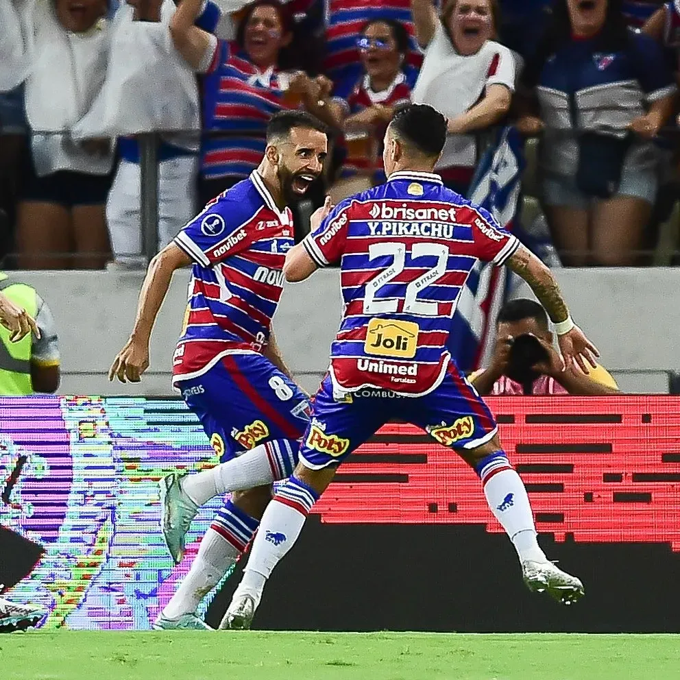 Fortaleza celebra uno de sus goles ante Corinthians