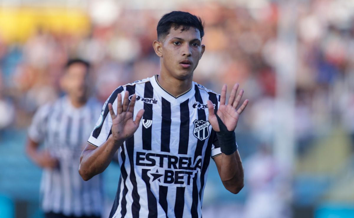 Erik Pulga, do Ceará, alvo do Athletico (Foto: Lucas Emanuel/AGIF)