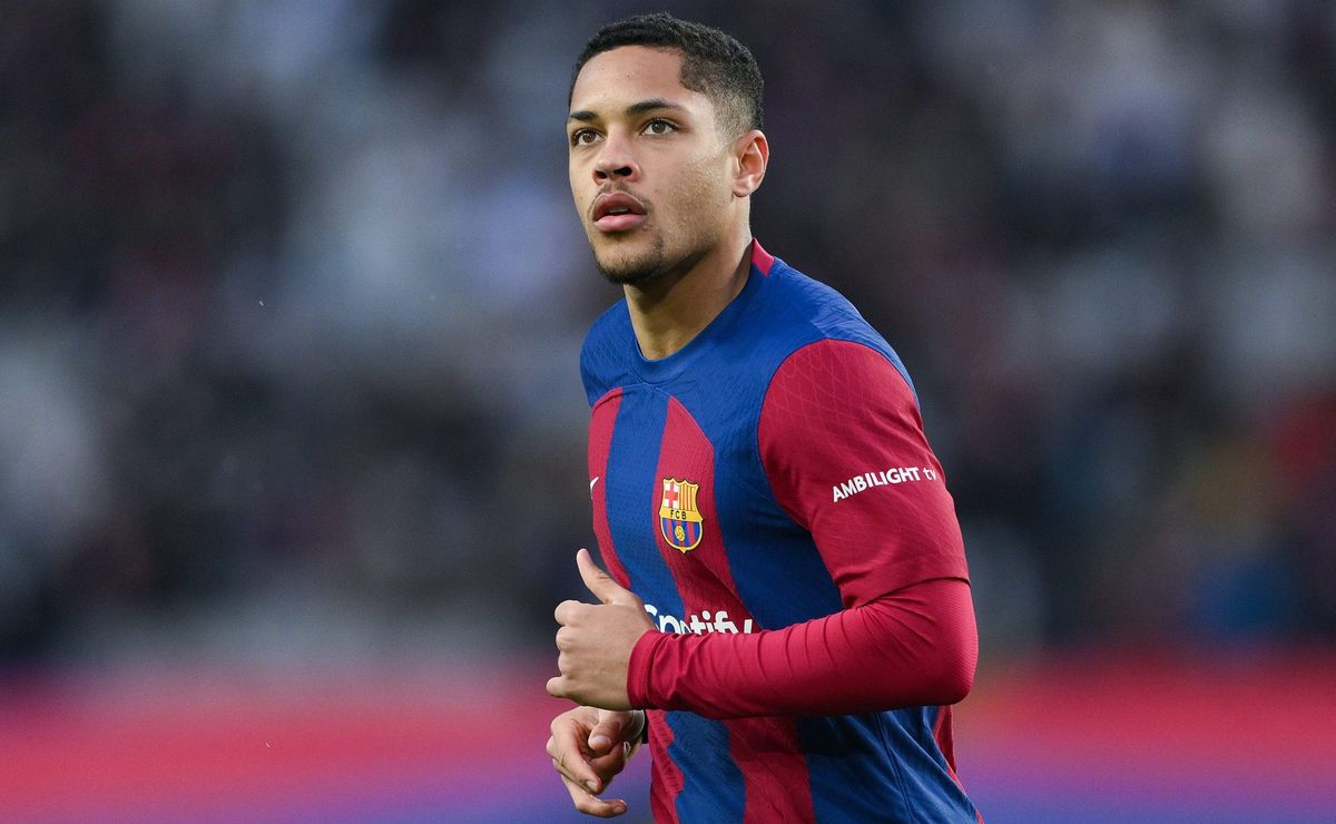 Vitor Roque quer jogar no Palmeiras e Leila pode fazer trocar bombástica com o Barcelona