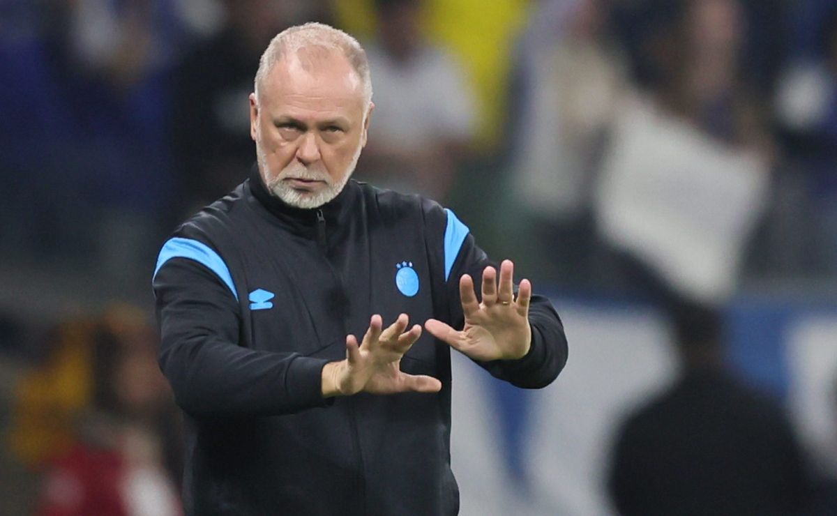 Grêmio pode ter mudança na defesa, com o zagueiro Jemerson começando contra o Palmeiras