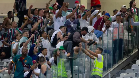 Foto: (Fernando Moreno/AGIF) - O jogo de volta das oitavas de final da Copa do Brasil entre Cruzeiro e Fluminense ficou marcado por cenas lamentáveis fora de campo