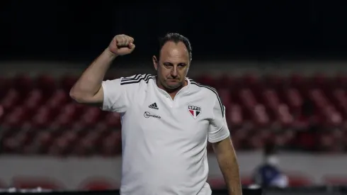 Foto: (Guilherme Drovas/AGIF) - Rogério Ceni deve ganhar um reforço interno em breve no São Paulo