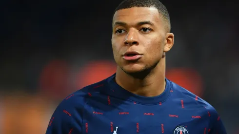 (Photo by Matthias Hangst/Getty Images)- Jogador está visívelmente incomodado