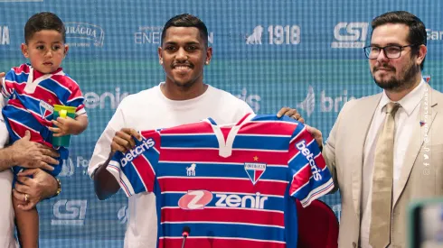 Foto: (Leonardo Moreira/FEC) - Pedro Rocha durante sua apresentação no Fortaleza