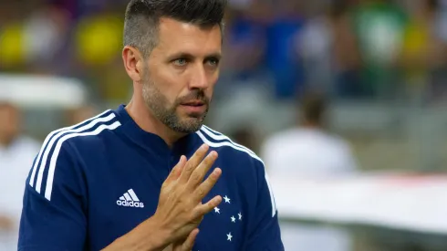 Foto: (Fernando Moreno/AGIF) - Paulo Pezzolano reconheceu a ansiedade do Cruzeiro nos últimos jogos da Série B