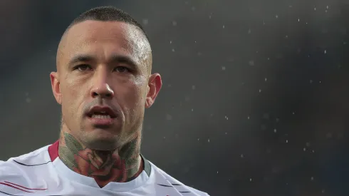 Photo by Emilio Andreoli/Getty Images - Naingollan é afastado no Royal Antwerp