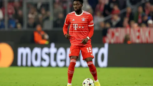 Alexander Hassenstein/ Getty Images- Alphonso Davies, lateral-esquerdo do Bayern de Munique