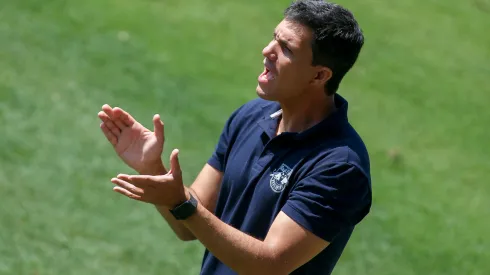 BRAGANCA PAULISTA, BRAZIL - SEPTEMBER 06: Red Bull Bragantino team coach Mauricio Barbieri gestures during a match between Red Bull Bragantino and Palmeiras as part of Brasileirao Series A 2020 at Nabi Abi Chedid stadium on September 06, 2020 in Braganca Paulista, Brazil. (Photo by Miguel Schincariol/Getty Images)