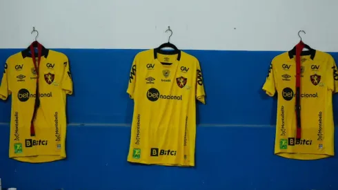 Foto: (Rafael Bandeira/Sport Recife) - o Sport usou uma camisa especial para homenagear Pelé