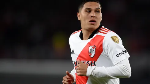 BUENOS AIRES, ARGENTINA - APRIL 13: Juan Quintero of River Plate looks on during the Copa CONMEBOL Libertadores 2022 match between River Plate and Fortaleza at Estadio Monumental Antonio Vespucio Liberti on April 13, 2022 in Buenos Aires, Argentina. (Photo by Marcelo Endelli/Getty Images)