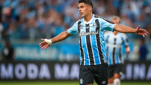 Foto: (Lucas Uebel/Grêmio FBPA) - Luis Suárez chegou com tudo ao Grêmio