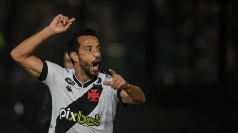 Foto: Thiago Ribeiro/AGIF - Torcida quer um novo 'parça' para Nenê no meio-campo do Vasco.