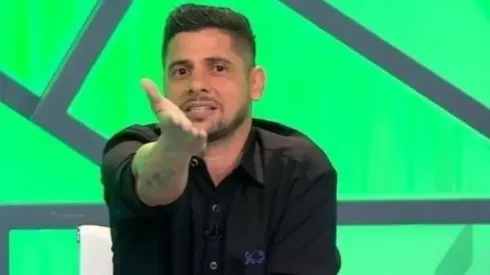 Foto: (Divulgação/Arena SBT) - Cicinho se envolveu em polêmica com o Flamengo