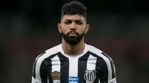 Foto: (Pedro Vale/AGIF) - Gabigol, ex-Santos, não conseguiu brilhar na Europa