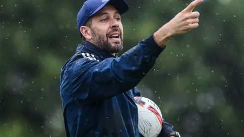 Foto: Gustavo Aleixo/Cruzeiro - Peezzolano observa de perto situação do Cruzeiro