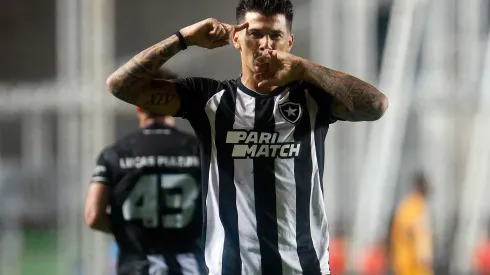 Foto: Vitor Silva/Botafogo - Victor Cuesta comemora vitória do Botafogo na Copa do Brasil.