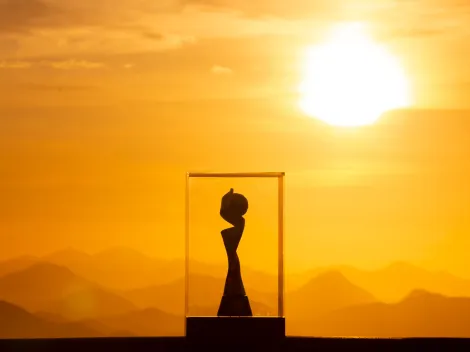 Taça da Copa é exposta no Rio com presença de personalidades do futebol feminino