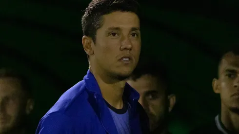 Foto: Rebeca Reis/AGIF - Thiago Carpini, técnico do Água Santa