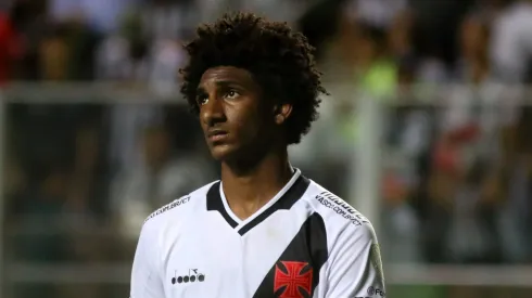 Foto: Fernando Moreno/AGIF - Talles Magno vira assunto no Vasco