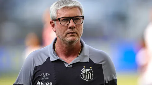 MG - BELO HORIZONTE - 06/05/2023 - BRASILEIRO A 2023, CRUZEIRO X SANTOS - Odair Hellmann tecnico do Santos durante partida contra o Cruzeiro no estadio Independencia pelo campeonato BRASILEIRO A 2023. Foto: Gilson Junio/AGIF