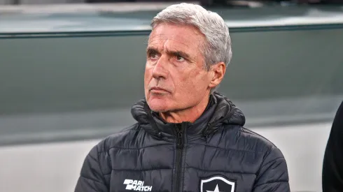 Foto: Gabriel Machado/AGIF - Luís Castro manda a real sobre derrota do Glorioso.