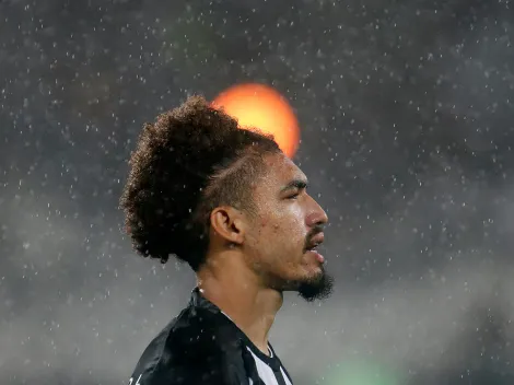 Adryelson atrai interesse e Botafogo toma decisão sobre permanência do zagueiro