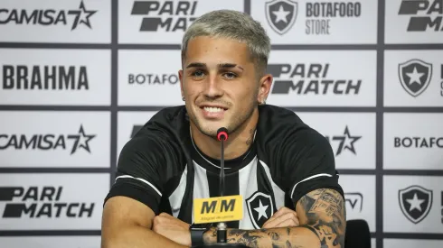 Foto: Arthur Barreto/Botafogo - Diego Hernández é apresentado no Botafogo.