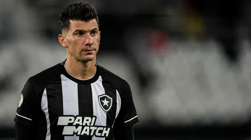 Foto: Thiago Ribeiro/AGIF - Victor Cuesta comenta sobre companheiro no Botafogo