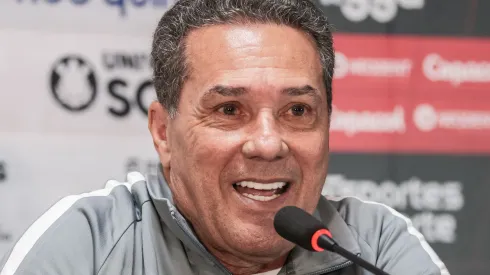 Foto: Robson Mafra/AGIF – Luxemburgo ganha nova opção para o meio-campo.