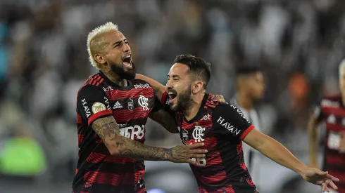 Foto: Thiago Ribeiro/AGIF - Athletico-PR acerta contratação de meio-campista do Flamengo
