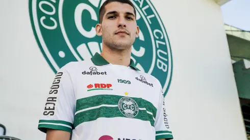 Reprodução/Coritiba- Matheus Bianqui, volante do Coritiba
