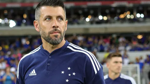 MG - Belo Horizonte - 18/10/2022 - BRASILEIRO B 2022 CRUZEIRO X GUARANI - Paulo Pezzolano tecnico do Cruzeiro durante partida contra o Guarani no estadio Mineirao pelo campeonato Brasileiro B 2022. Foto: Gilson Junio/AGIF