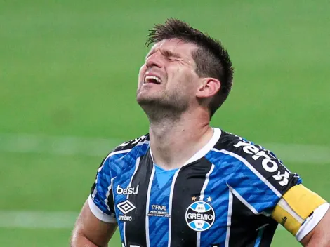 Torcida do Grêmio se revolta com expulsão de Kannemann em derrota na CDB
