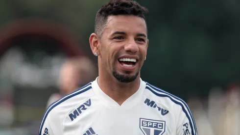 Foto: Marcello Zambrana/AGIF - Bruno Peres acerta volta ao Brasil