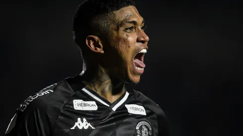 RJ - Rio de Janeiro - 19/07/2022 - BRASILEIRO B 2022, VASCO X ITUANO - Raniel jogador do Vasco comemora seu gol durante partida contra o Ituano no estadio Sao Januario pelo campeonato Brasileiro B 2022. Foto: Thiago Ribeiro/AGIF