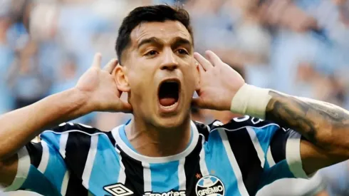 AGORA! Bomba 'ação' da torcida com Cristaldo no Grêmio