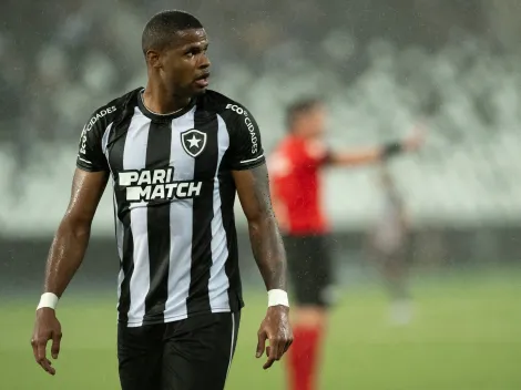 Júnior Santos não se cala e manda a real sobre briga por posição no Botafogo