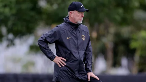Foto: Rodrigo Coca/Agência Corinthians - Mano Menezes fala em entrevista coletiva.