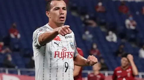 SAITAMA, JAPAN - SEPTEMBER 20: Leandro Damiao #9 of Kawasaki Frontale celebrates scoring his team's third goal during the J.League Meiji Yasuda J1 match between Urawa Red Diamonds and Kawasaki Frontale at the Saitama Stadium on September 20, 2020 in Saitama, Japan. (Photo by Hiroki Watanabe/Getty Images)
