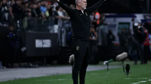 Foto: Fabio Giannelli/AGIF - Mano Menezes tem missão complicada.