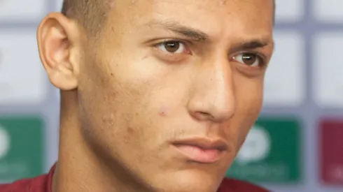 Richarlison, durante coletiva. Foto: Armando Paiva/AGIF