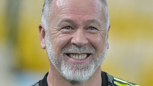 Mano Menezes durante partida contra o Fluminense no estádio Maracanã pelo campeonato Brasileiro A 2022. Foto: Thiago Ribeiro/AGIF