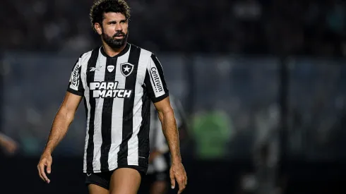 Diego Costa jogador do Botafogo durante partida contra o Gremio no estadio Sao Januario pelo campeonato Brasileiro A 2023. Foto: Thiago Ribeiro/AGIF