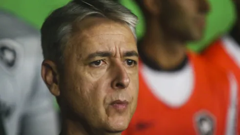 PR - CURITIBA - 29/11/2023 - BRASILEIRO A 2023, CORITIBA X BOTAFOGO - Tiago Nunes tecnico do Coritiba durante partida contra o Botafogo no estadio Couto Pereira pelo campeonato Brasileiro A 2023. Foto: Gabriel Machado/AGIF