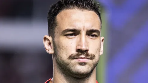 Léo Ortiz jogador do Bragantino durante partida contra o São Paulo no estádio Vila Belmiro pelo campeonato Brasileiro A 2023. Foto: Abner Dourado/AGIF